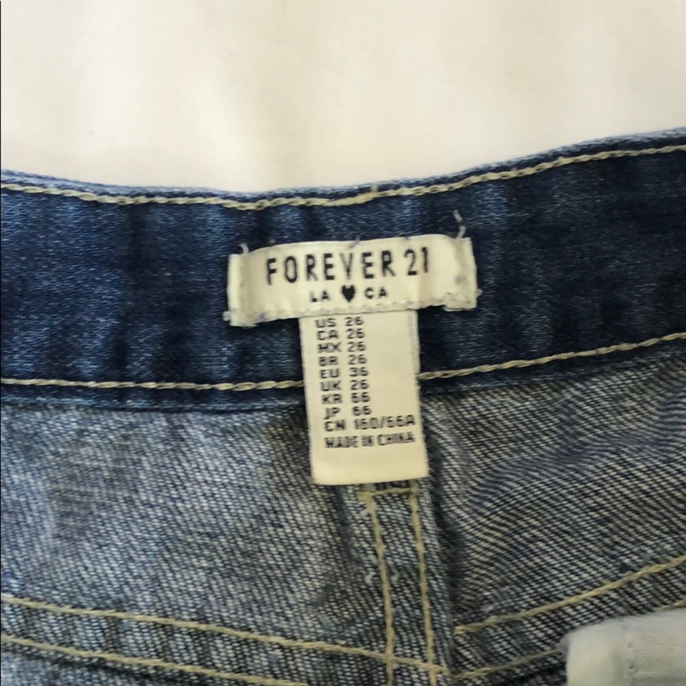 Distressed shorts - Picture 3 of 3